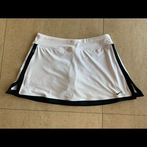 Nike tennis skirt excellent condition